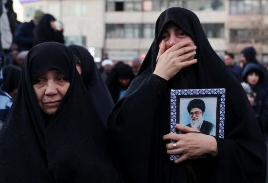 이란에 대한 미국과 이스라엘의 합동 공습 24시간이 되지 않아 이란 최고지도자 아야톨라 세예드 알리 하메네이가 사망한 가운데, 스포츠계도 혼란을 겪고 있다. 특히 오는 6월 캐나다와 미국, 멕시코가 공동개최하는 2026 국제축구연맹(FIFA) 월드컵에 이란이 참가 예정이어서 시선이 쏠리는 중이다. 이란은 불참할 가능성을 알리고 있다. 1일 스페인 유력 매체 마르카에 따르면, 메흐디 타즈 이란축구협회 회장은 이란 국영 방송을 통해 '미국의 공격으로 인해 월드컵 참가를 기대하긴 어려울 것 같다. 최종 결정은 대회 관계자들이 내려야 한다'고 밝혔다. 연합뉴스