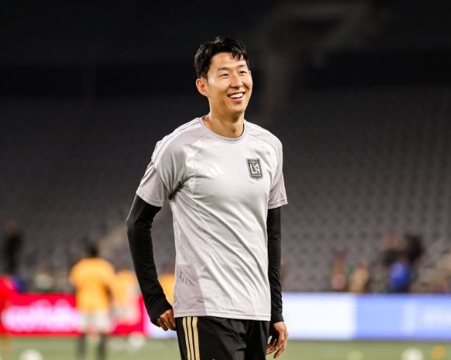 손흥민(LAFC)이 미국 메이저리그사커(MLS) 무대에서 압도적인 플레이메이커 본능을 뽐내며 팀의 개막 2연승을 이끌었다. 다만 경기 도중 자칫 시즌 아웃으로 이어질 뻔한 아찔한 살인 태클을 당해 현지 매체들의 강도 높은 비판이 쏟아지기도 했다. SNS