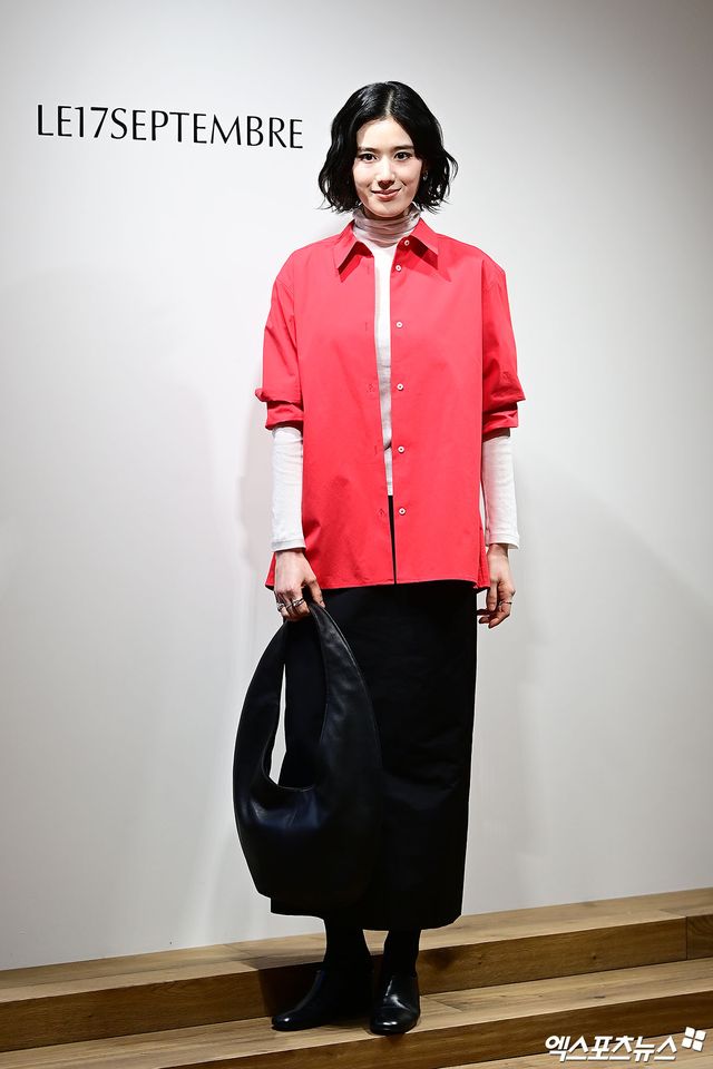 돋보이는 큰 키