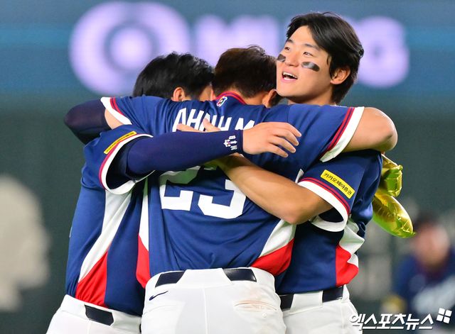 9일 오후 일본 도쿄돔에서 열린 2026 월드베이스볼클래식(WBC) C조 한국과 호주의 경기, 한국이 호주에 7:2로 승리하며 17년 만에 대회 2라운드 진출에 성공했다. 한국 김도영이 기뻐하고 있다. 도쿄, 김한준 기자