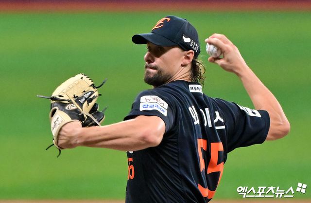 6일 오후 서울 구로구 고척스카이돔에서 열린 '2025 신한 SOL Bank KBO리그' 한화 이글스와 키움 히어로즈의 경기, 1회말 한화 선발투수 와이스가 공을 힘차게 던지고 있다. 엑스포츠뉴스 DB