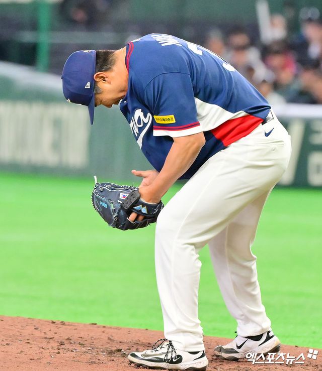 9일 오후 일본 도쿄돔에서 열린 2026 월드베이스볼클래식(WBC) C조 한국과 호주의 경기, 3회말 수비를 마친 한국 노경은이 기뻐하고 있다. 도쿄, 김한준 기자