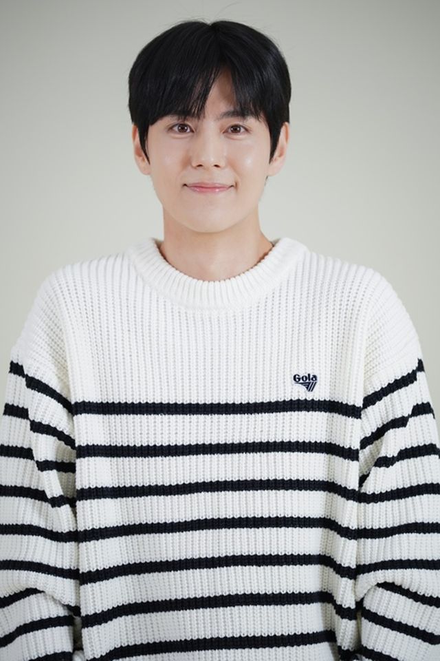 가수 겸 배우 이수웅