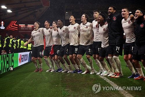 대한민국 국가대표 공격수 조규성이 잉글랜드 원정길에서 천금 같은 결승 헤더 골을 터뜨리며 소속팀 미트윌란에 승리를 선물했다. 미트윌란은 13일(한국시간) 영국 노팅엄의 더 시티 그라운드에서 열린 노팅엄 포레스트와의 2025-2026시즌 유럽축구연맹(UEFA) 유로파리그 16강 1차전에서 후반 교체 투입된 조규성의 결승골에 힘입어 1-0으로 이겼다. 연합뉴스