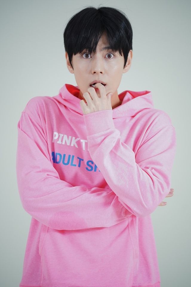 가수 겸 배우 이수웅