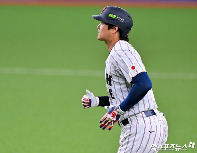 2일 오후 일본 오사카 교세라돔에서 열린 일본과 오릭스 버팔로스의 평가전 경기, 1회초 1사 일본 오타니가 타격을 하고 있다. 엑스포츠뉴스 DB