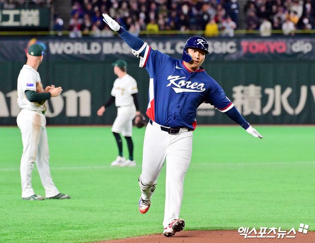 9일 오후 일본 도쿄돔에서 열린 2026 월드베이스볼클래식(WBC) C조 한국과 호주의 경기, 2회초 무사 1루 한국 문보경이 투런 홈런을 날린 후 기뻐하고 있다. 엑스포츠뉴스 DB