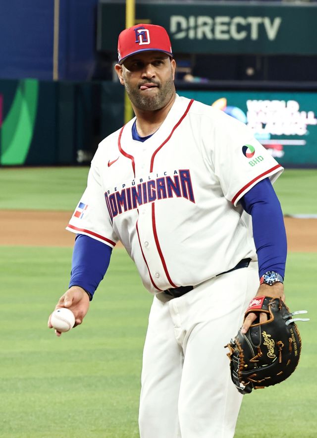 도미니카공화국 야구대표팀을 이끌고 있는 앨버트 푸홀스 감독이 13일 진행된 2026 월드베이스볼클래식(WBC) 2라운드 공식 기자회견에 참석해 한국 대표팀에 대해 전반적으로 깔끔한 경기를 하고 실수를 거의 하지 않는다고 평가했다. 그러면서 실수를 최소화하고 준비된 상태로 경기를 치러야 하는 점을 강조했다. 연합뉴스