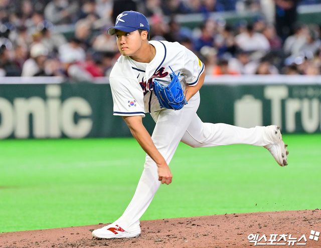 5일 오후 일본 도쿄돔에서 열린 2026 월드베이스볼클래식(WBC) C조 체코와 대한민국의 경기, 5회초 한국 정우주가 공을 힘차게 던지고 있다. 엑스포츠뉴스 DB