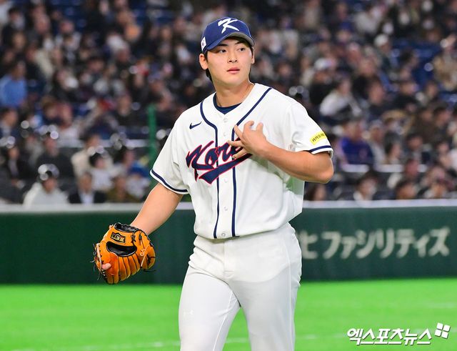 5일 오후 일본 도쿄돔에서 열린 2026 월드베이스볼클래식(WBC) C조 체코와 한국의 경기, 7회초 수비를 마친 한국 조병현이 더그아웃으로 향하고 있다. 엑스포츠뉴스 DB