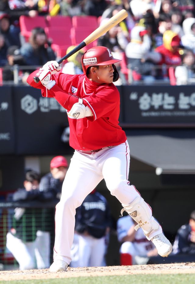 SSG 랜더스 외야수 임근우가 14일 대전 한화생명 볼파크에서 열린 2026 신한 SOL KBO리그 한화 이글스와의 시범경기에서 6번타자 겸 중견수로 선발 출전해 4타수 1안타를 올렸다. SSG 랜더스