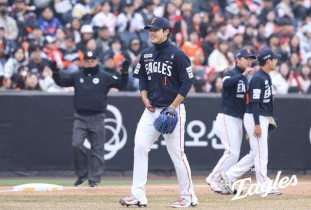 한화 이글스 우완투수 문동주가 15일 대전 한화생명 볼파크에서 열린 2026 신한 SOL KBO리그 SSG 랜더스와의 시범경기에 선발 등판했다. 3이닝 동안 38구를 던졌으며, 무피안타 무사사구 1탈삼진 무실점을 기록했다. 최고구속은 156km/h다. 한화 이글스