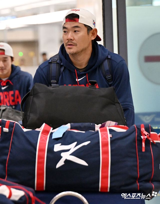 SSG 랜더스 노경은이 2026 월드베이스볼클래식(WBC)을 마치고 16일 인천국제공항을 통해 귀국, 곧바로 소속팀에 합류해 페넌트레이스 개막 준비에 돌입했다. 사진 김한준 기자