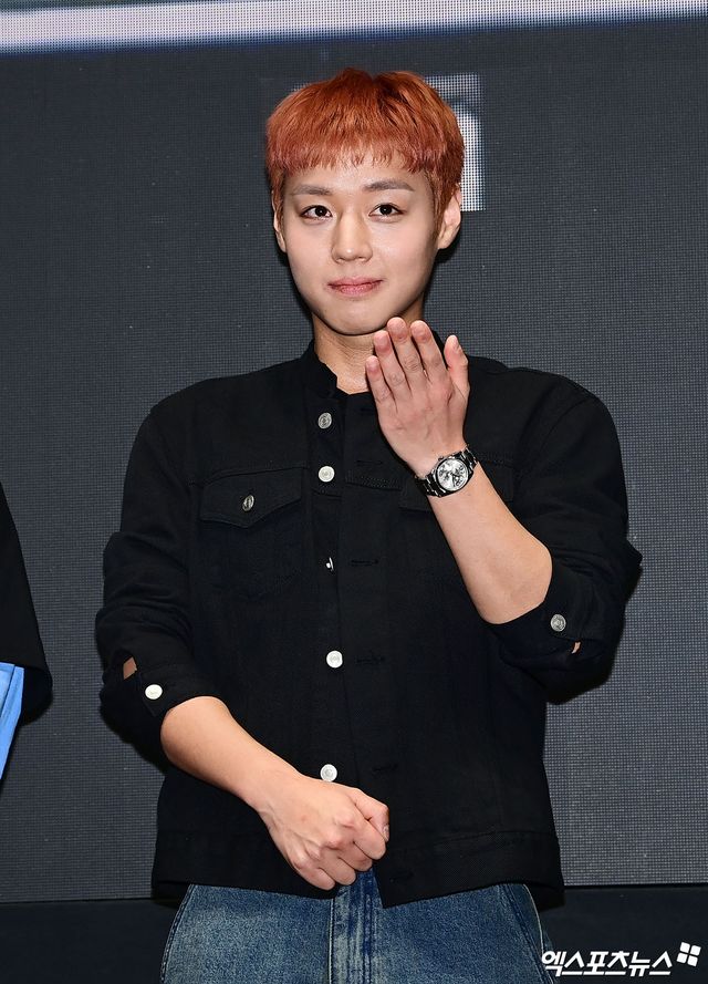 소녀팬들 사로잡는 눈빛