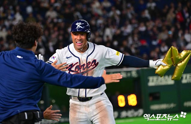 5일 오후 일본 도쿄돔에서 열린 2026 월드베이스볼클래식(WBC) C조 체코와 한국의 경기, 8회말 2사 한국 존스가 솔로 홈런을 날린 후 기뻐하고 있다. 엑스포츠뉴스 DB