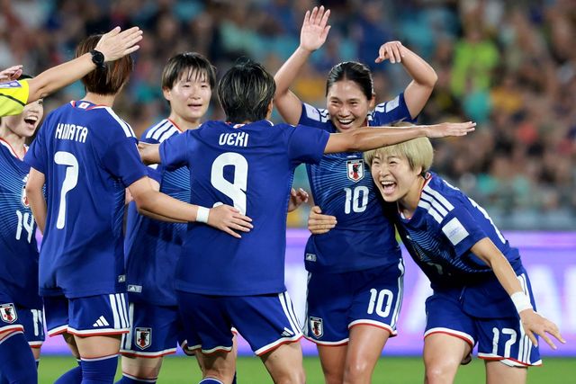 여자 축구 국가대표팀이 아시아 정상으로 향하는 길목에서 '라이벌' 일본에 속수무책으로 밀리고 있다. 신상우 감독이 이끄는 여자 대표팀은 18일(한국시간) 오후 6시부터 호주 시드니의 스타디움 오스트레일리아에서 진행 중인 일본과 2026 아시아축구연맹(AFC) 여자 아시안컵 4강전서 0-2로 전반전을 마쳤다. 슈팅 수만 무려 3-11로 크게 밀렸다. 연합뉴스