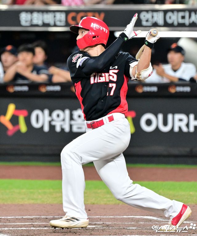 10일 오후 대전 한화생명 볼파크에서 열린 '2025 신한 SOL Bank KBO리그' KIA 타이거즈와 한화 이글스의 경기, 7회초 1사 3루 KIA 김호령이 1타점 적시타를 날리고 있다. 엑스포츠뉴스 DB