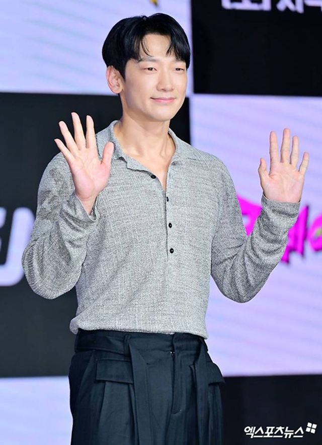 가수 겸 배우 비