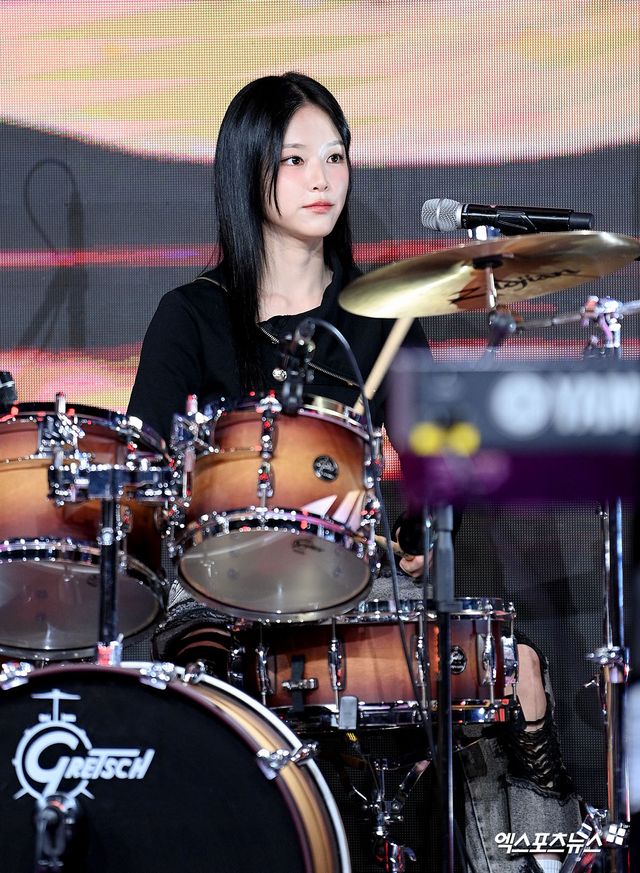 드러머로 변신한 현진