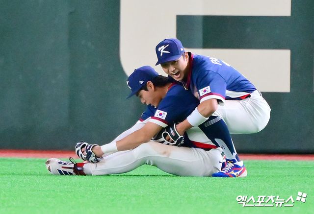 9일 오후 일본 도쿄돔에서 열린 2026 월드베이스볼클래식(WBC) C조 한국과 호주의 경기, 한국이 호주에 7:2로 승리하며 17년 만에 대회 2라운드 진출에 성공했다. 9회말 1사 1루 한국 이정후가 호주 윙그로브의 타구를 잡아내고 있다. 엑스포츠뉴스 DB