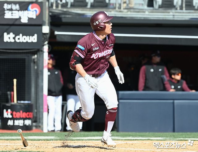 키움 히어로즈 베테랑 타자 서건창이 19일 수원 KT위즈파크에서 열린 2026 KBO 시범경기 KT 위즈전에서 8회초 결승 적시타를 기록했다. 사진 고아라 기자