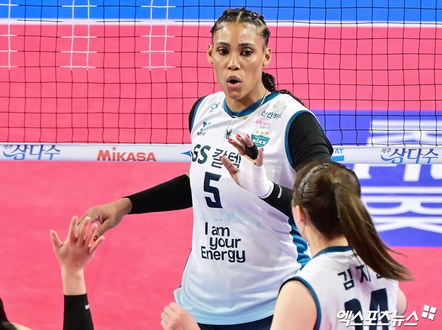 여자 프로배구 GS칼텍스의 외국인 선수 실바가 19일 한국배구연맹이 발표한 진에어 2025-2026 V리그 6라운드 MVP에 선정됐다. 사진 엑스포츠뉴스 DB