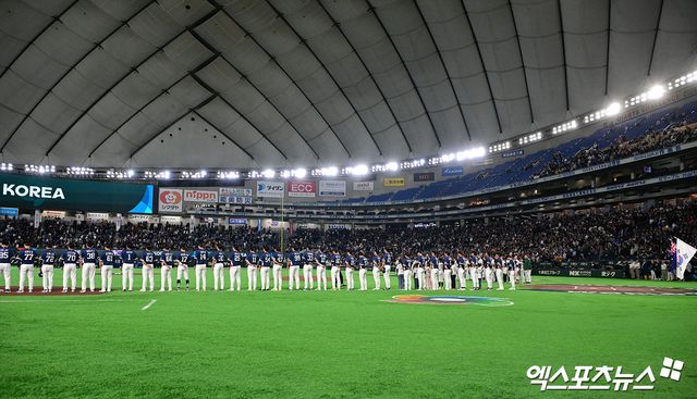 9일 오후 일본 도쿄돔에서 열린 2026 월드베이스볼클래식(WBC) C조 한국과 호주의 경기, 한국 선수단이 국민의례를 하고 있다. 엑스포츠뉴스 DB