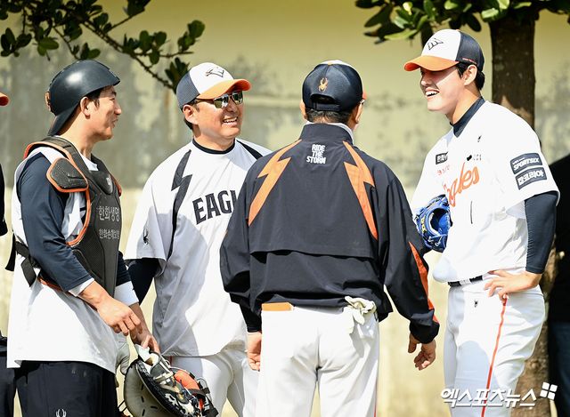 한화 이글스 우완투수 문동주가 0일 대전 한화생명 볼파크에서 열린 2026 신한 SOL KBO리그 KIA 타이거즈와의 시범경기에 선발 등판해 2이닝 4피안타 무사사구 1탈삼진 2실점을 기록했다. 이날 문동주의 최고구속은 149km/h였다. 1회초에는 직구 구속이 138km까지 떨어지기도 했다. 엑스포츠뉴스 DB