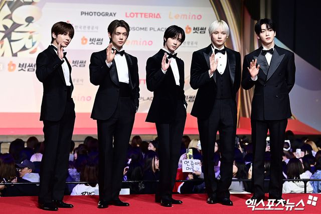 투모로우바이투게더.