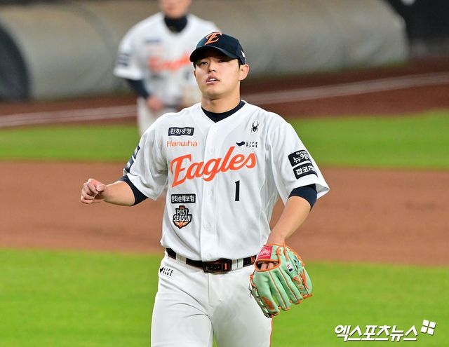 한화 이글스 우완투수 문동주가 0일 대전 한화생명 볼파크에서 열린 2026 신한 SOL KBO리그 KIA 타이거즈와의 시범경기에 선발 등판해 2이닝 4피안타 무사사구 1탈삼진 2실점을 기록했다. 이날 문동주의 최고구속은 149km/h였다. 1회초에는 직구 구속이 138km까지 떨어지기도 했다. 엑스포츠뉴스 DB