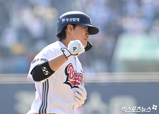 21일 오후 서울 송파구 잠실야구장에서 열린 '2026 신한 SOL Bank KBO리그 시범경기' KIA 타이거즈와 두산 베어스의 경기, 6회말 2사 1,2루 두산 박준순이 KIA 투수 한재승 상대로 스리런 홈런을 때려내고 있다. 잠실, 박지영 기자