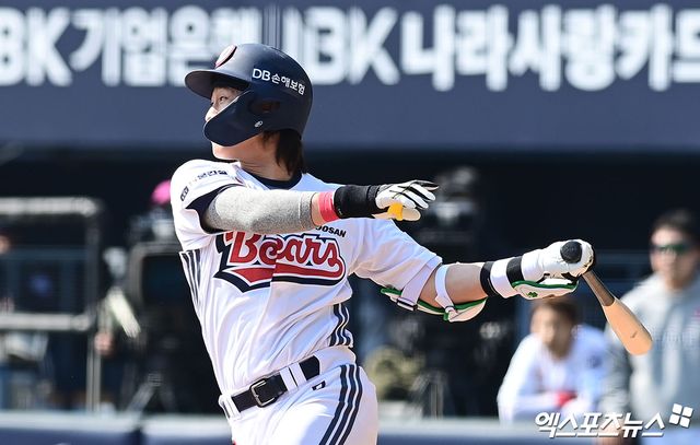 21일 오후 서울 송파구 잠실야구장에서 열린 '2026 신한 SOL Bank KBO리그 시범경기' KIA 타이거즈와 두산 베어스의 경기, 5회말 2사 두산 박찬호가 타격하고 있다. 결과는 3루수 땅볼 아웃. 잠실, 박지영 기자