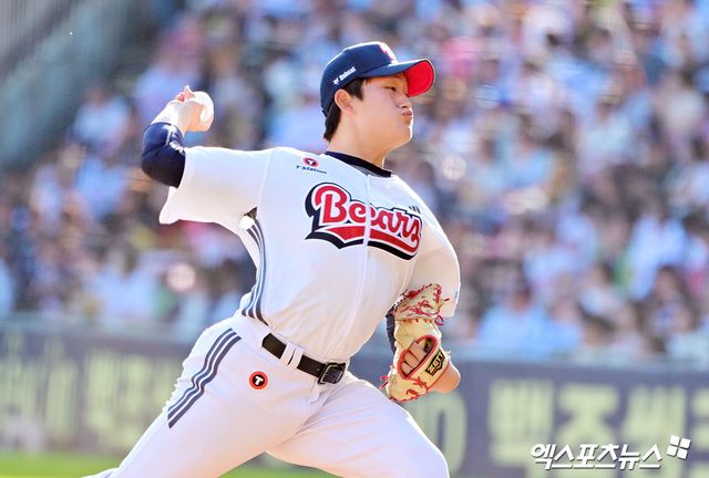 20일 오후 서울 송파구 잠실야구장에서 열린 '2025 신한 SOL Bank KBO리그' KIA 타이거즈와 두산 베어스의 경기, 9회초 두산 김택연이 공을 힘차게 던지고 있다. 엑스포츠뉴스 DB