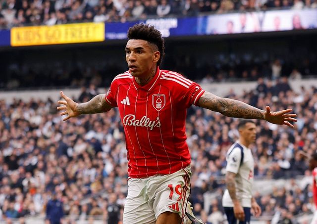 이고르 투도르 감독이 이끄는 토트넘은 23일(한국시간) 영국 런던의 토트넘 홋스퍼 스타디움에서 열린 노팅엄 포레스트와의 2025-2026 잉글리시 프리미어리그 31라운드 홈 경기에서 0-3으로 완패했다. 토트넘은 또다시 2026년 프리미어리그 첫 승 신고에 실패했을 뿐만 아니라 승점 30(7승9무15패)을 유지해 프리미어리그 17위로 내려갔다. 현재 토트넘과 강등권인 18위 웨스트햄 유나이티드 간의 승점 차는 불과 1점이라 잔여 일정 결과에 따라 1977년 이후 49년 만에 2부리그 강등이 현실이 될 수도 있다. 연합뉴스