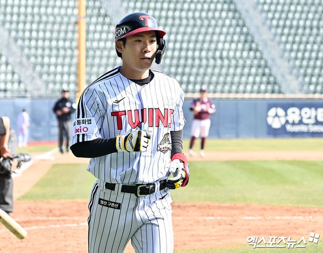  23일 오후 서울 송파구 잠실야구장에서 열린 '2026 신한 SOL Bank KBO리그' 키움 히어로즈와 LG 트윈스의 시범경기, 7회말 2사 LG 강민균이 솔로 홈런을 날린 후 기뻐하고 있다. 엑스포츠뉴스 DB