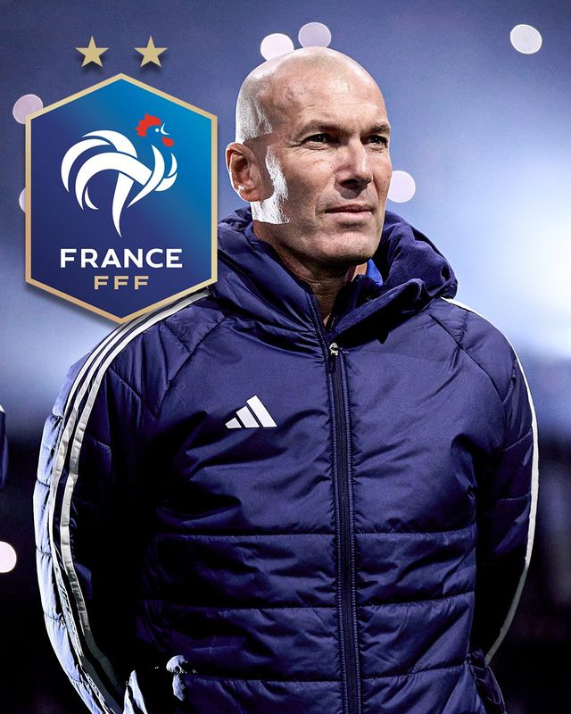 프랑스 매체 RMC 스포츠가 지난 23일(한국시간) 지단이 디디에 데샹의 후임으로 프랑스 축구 대표팀 감독으로 부임할 거라고 보도했다.지단은 2021년 여름 레알 마드리드 2기를 끝낸 뒤, 지금까지 휴식을 취하고 있다. 그는 레알에서만 두 차례 감독직을 맡았으며 여기에서 수많은 트로피를 들어 올렸다.&nbsp;ESPN