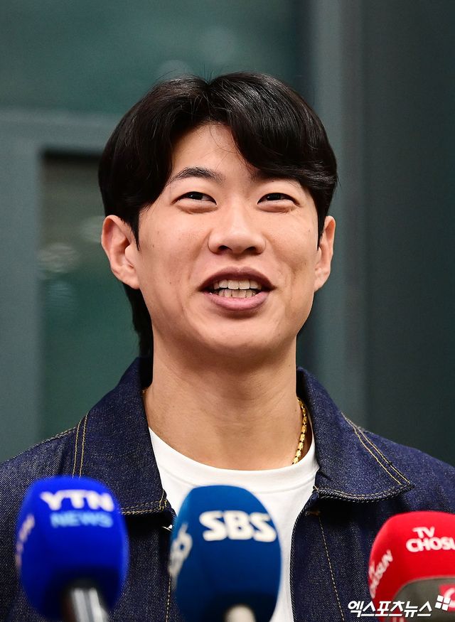 샌디에이고 파드리스 내야수 송성문이 24일 (한국시간) 미국 애리조나주 피오리아 스포츠 콤플렉스에서 열린 2026 미국 메이저리그(MLB) 시애틀 매리너스와의 시범경기 최종전에 교체 출전해 1타수 무안타 1볼넷을 기록했다. 송성문은 당분간 트리플A에서 재활 경기를 소화하며 경기 감각을 끌어올릴 계획이다. 엑스포츠뉴스 DB