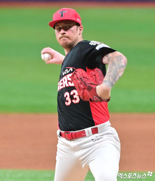 KIA 타이거즈 외국인 투수 아담 올러가 24일 대구삼성라이온즈파크에서 열린 2026 신한 SOL KBO리그 삼성 라이온즈와의 시범경기 최종전에 선발 등판해 4이닝 2피안타 3사사구 8탈삼진 무실점으로 호투를 펼쳤다. 엑스포츠뉴스 DB