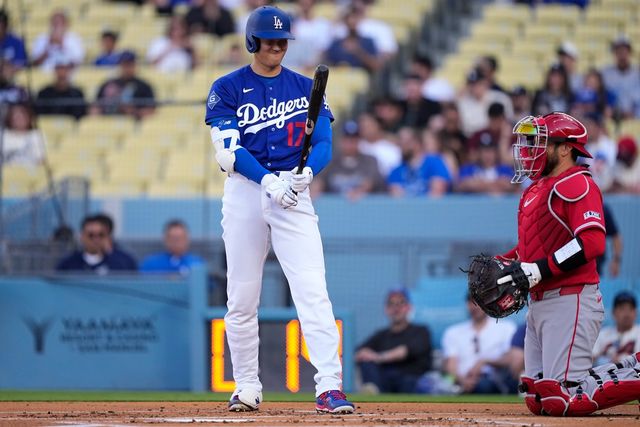 LA 다저스 오타니 쇼헤이가 25일(한국시간) 미국 캘리포니아주 로스앤젤레스의 다저 스타디움에서 열린 LA 에인절스와 2026 미국 메이저리그(MLB) 시범경기 홈게임에서 선발 등판, 4이닝 4피안타 2볼넷 11탈삼진 3실점을 기록했다. 아웃카운트 12개 중 11개를 삼진으로 잡았지만, 5회 갑자기 구속이 떨어지며 3점을 내주고 무너졌다. 타석에서는 2타수 1안타를 기록한 후 대타로 교체됐다. 연합뉴스