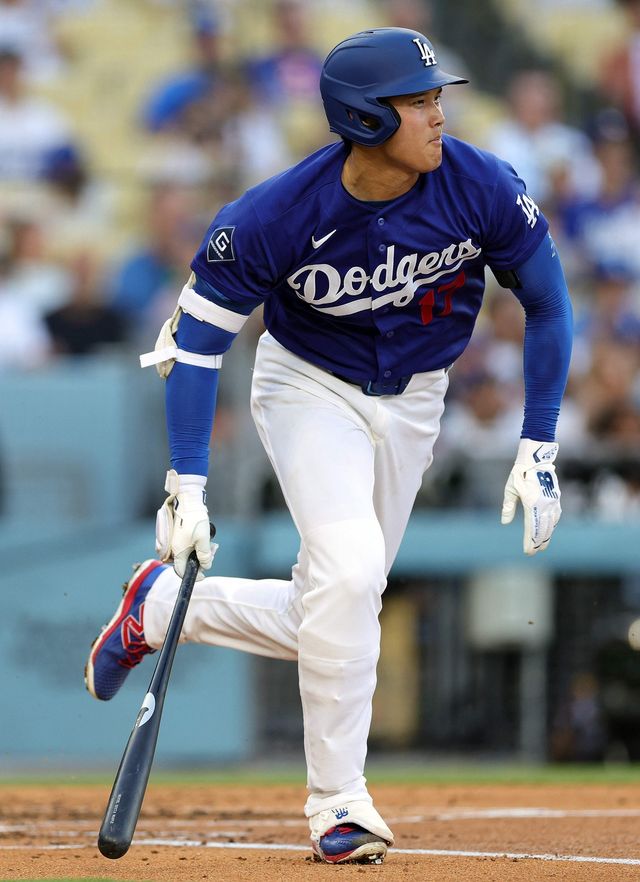 LA 다저스 오타니 쇼헤이가 25일(한국시간) 미국 캘리포니아주 로스앤젤레스의 다저 스타디움에서 열린 LA 에인절스와 2026 미국 메이저리그(MLB) 시범경기 홈게임에서 선발 등판, 4이닝 4피안타 2볼넷 11탈삼진 3실점을 기록했다. 아웃카운트 12개 중 11개를 삼진으로 잡았지만, 5회 갑자기 구속이 떨어지며 3점을 내주고 무너졌다. 타석에서는 2타수 1안타를 기록한 후 대타로 교체됐다. 연합뉴스