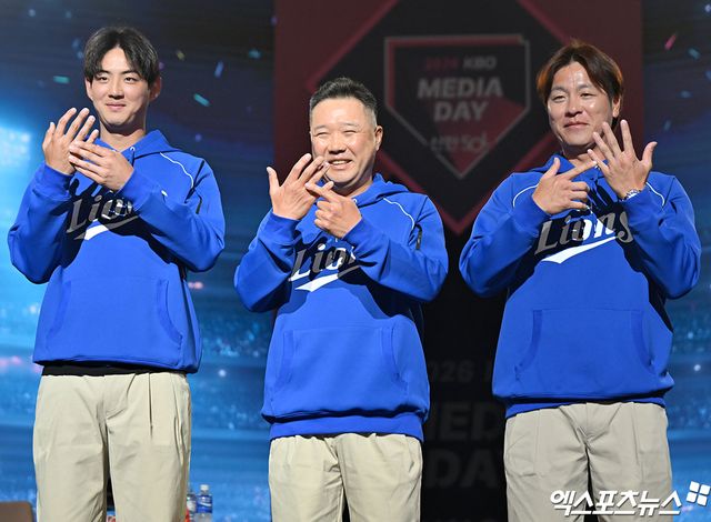 삼성 라이온즈 캡틴 구자욱(왼쪽)이 26일 서울 잠실 롯데호텔 월드에서 열린 2026 신한 SOL KBO리그 미디어데이에 박진만(가운데) 감독, 강민호와 함께 참석해 페넌트레이스 개막을 앞둔 각오를 밝혔다. 사진 김한준 기자