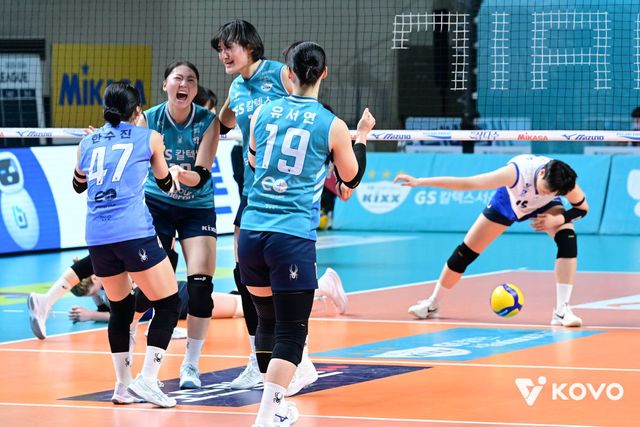 GS칼텍스는 28일 서울 장충체육관에서 열린 현대건설과의 진에어 2025-2026 V-리그 포스트시즌 여자부 플레이오프(3전2선승제) 2차전에서 세트스코어 3-0(25-23 25-23 25-19) 완승을 거뒀다. 지난 1차전을 3-1로 이겼던 GS칼텍스는 안방에서 진행된 2차전도 승리하면서 다음 달 1일부터 한국도로공사와 5전 3선승제의 챔피언결정전을 치르게 됐다. GS칼텍스의 마지막 챔피언결정전 진출은 5년 전인 2020-2021시즌이다. 당시 GS칼텍스는 흥국생명을 꺾고 구단 사상 첫 통합 우승 및 여자부 최초 트레블을 달성했다. 한국배구연맹(KOVO)&nbsp;