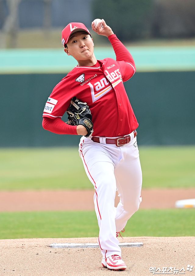 29일 오후 인천SSG랜더스필드에서 열린 '2026 신한 SOL Bank KBO리그' KIA 타이거즈와 SSG 랜더스의 경기, 1회초 SSG 선발투수 김건우가 역투하고 있다. 인천, 박지영 기자