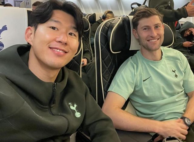 영국 공영방송 BBC가 30일(한국시간) 강등 위기에 처한 토트넘이 새로운 정식 감독으로 데제르비를 원한다고 전하면서 베테랑 벤 데이비스도 단기 임시 감독 후보군에 올랐다고 보도했다.&nbsp;구단은 이고르 투도르 감독과 상호 합의 하에 계약을 종료하기로 결정했다. 또한 토미슬라브 로기치, 리카르도 라냐치 코치도 팀을 떠나게 되었다라며 지난 6주간 팀을 위해 헌신해 준 세 분에게 깊은 감사를 전한다. 아울러 최근 상을 당한 이고르 감독과 가족에게 따뜻한 위로를 보낸다라고 밝혔다.&nbsp;벤데이비스 SNS