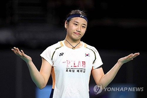 '배드민턴 여제' 안세영(삼성생명·세계 1위)이 127년 전통의 전영 오픈 첫 경기부터 완승을 거두며 산뜻한 출발을 알렸다. 안세영은 3일(한국시간) 영국 버밍엄의 유틸리타 아레나에서 열린 2026 세계배드민턴연맹(BWF) 전영 오픈(슈퍼 1000) 여자단식 1회전(32강)에서 네슬리한 아린(튀르키예·세계랭킹 34위)를 상대로 게임스코어 2-0(21-8 21-6) 압승을 거두며 16강에 진출했다. 연합뉴스