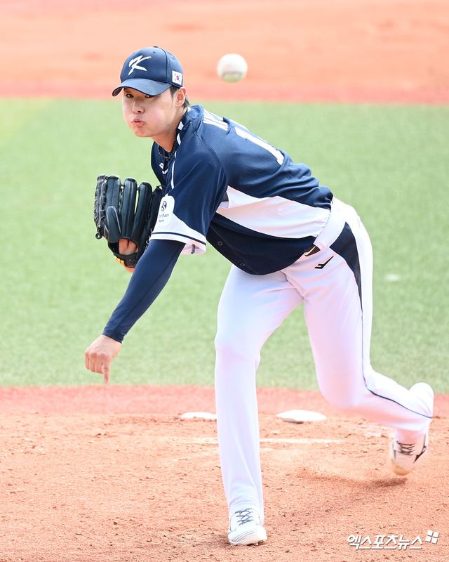 과거 2006 월드베이스볼클래식(WBC)에서 한국 야구대표팀의 역사상 첫 WBC 승리투수가 된 서재응 NC 다이노스 수석코치가 후배들을 향해 따뜻한 격려와 응원을 보냈다. 엑스포츠뉴스 DB