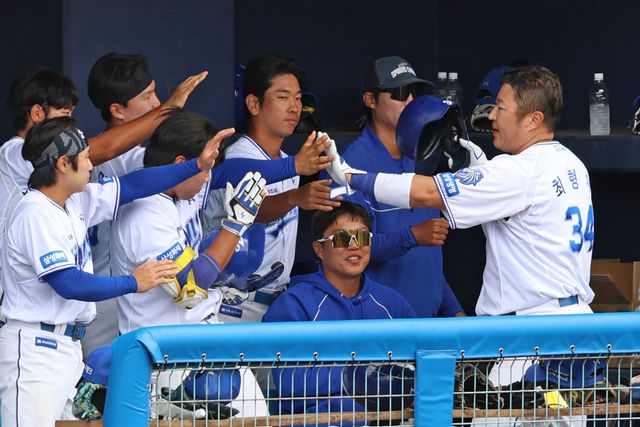 최형우는 이번 스프링캠프 첫 실전이었던 3일 일본 오키나와 아카마 구장에서 열린 한화 이글스와 연습경기에 3번타자 겸 좌익수로 선발 출전, 2타수 1안타 1득점 1볼넷을 기록했다. 주루와 수비에서도 걱정과는 달리 별다른 약점을 드러내지 않았다. 삼성 라이온즈