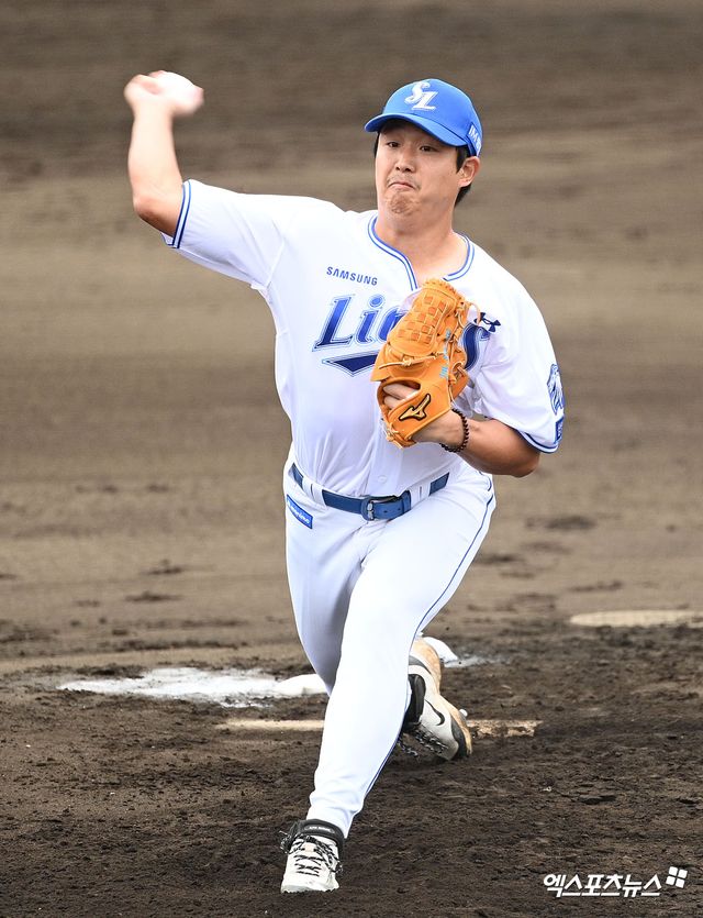 지난달 20일 오후 일본 오키나와 온나손 아카마 구장에서 열린 WBC 대표팀과 삼성 라이온즈의 연습경기, 3회초 삼성 양창섭이 공을 힘차게 던지고 있다. 엑스포츠뉴스 DB