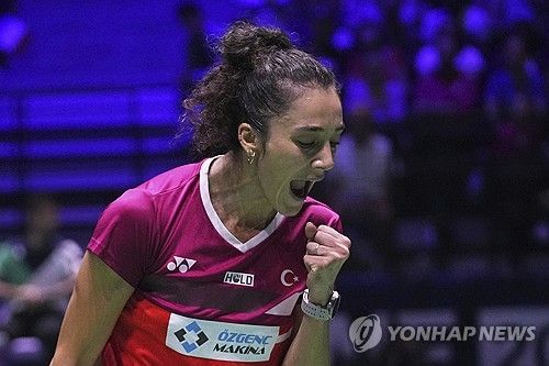 '배드민턴 여제' 안세영(삼성생명·세계 1위)이 127년 전통의 전영 오픈 첫 경기부터 완승을 거두며 산뜻한 출발을 알렸다. 안세영은 3일(한국시간) 영국 버밍엄의 유틸리타 아레나에서 열린 2026 세계배드민턴연맹(BWF) 전영 오픈(슈퍼 1000) 여자단식 1회전(32강)에서 네슬리한 아린(튀르키예·세계랭킹 34위)를 상대로 게임스코어 2-0(21-8 21-6) 압승을 거두며 16강에 진출했다. 연합뉴스