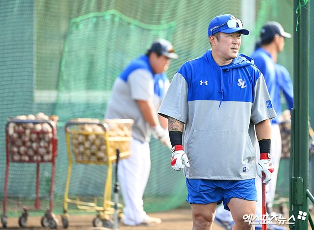 지난달 20일 일본 오키나와 온나손 아카마 구장에서 진행된 삼성 라이온즈 2차 스프링캠프, 삼성 최형우가 타격 훈련을 하고 있다. 엑스포츠뉴스 DB